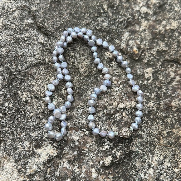 Icy blue pearl necklace - Picture 3 of 9